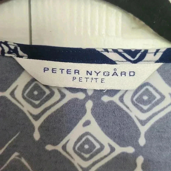 Peter Nygard Women's Stretchy Short Sleeve  Blouse - Size M/L - Picture 6 of 8